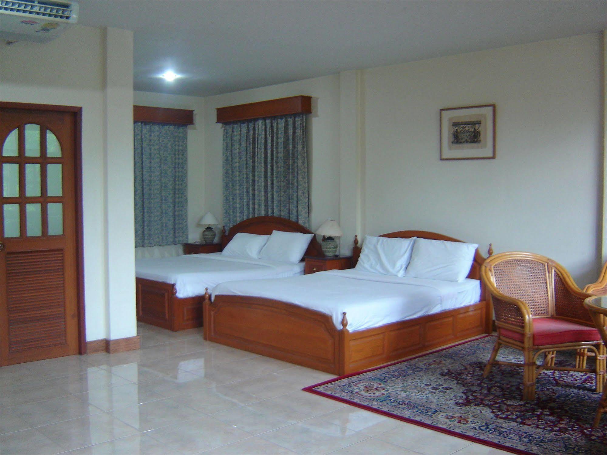 Golden Cupids Hotel Chiang Mai Bagian luar foto